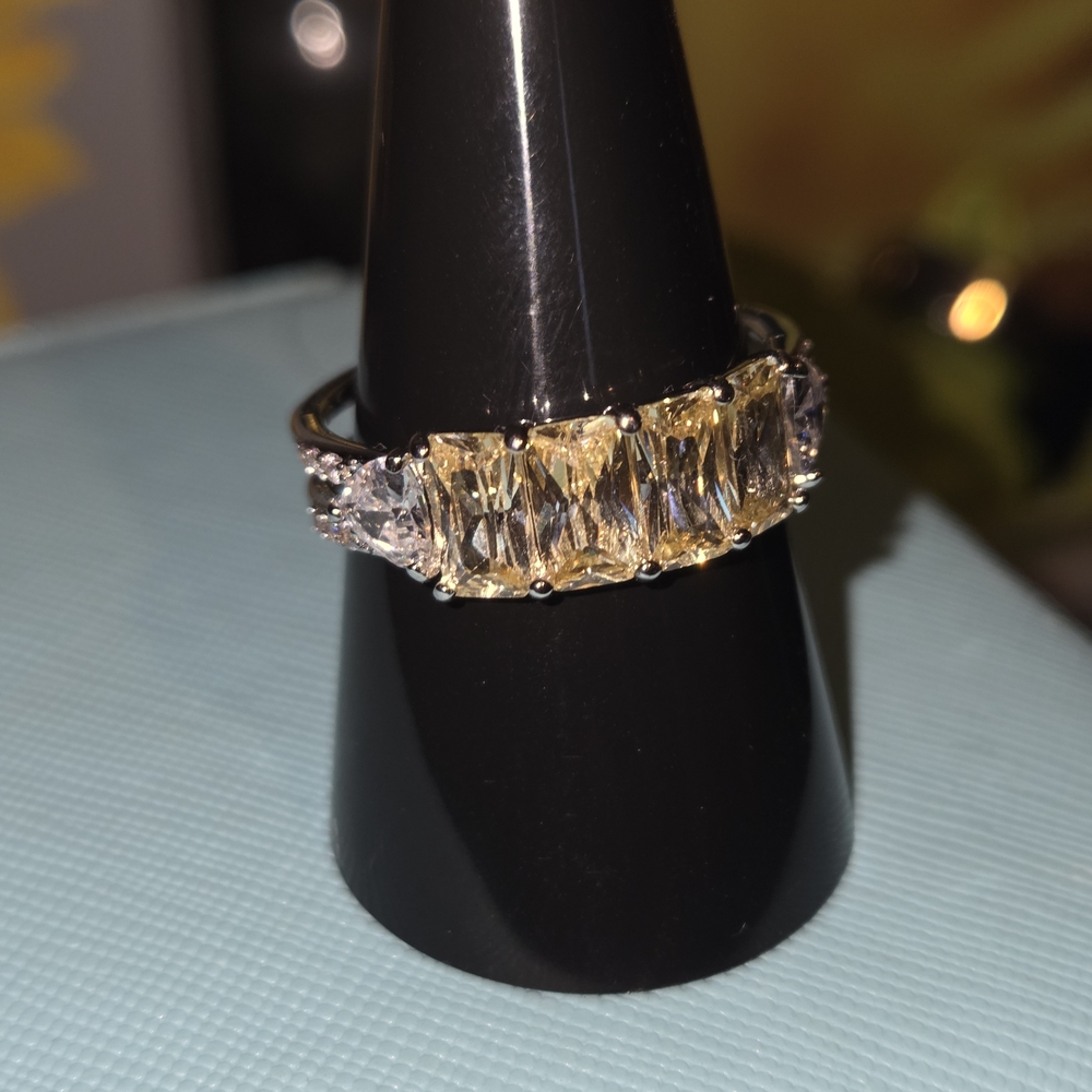 Elegant Yellow and Silver Women's Ring